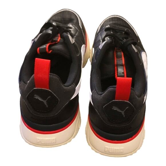 Women's Puma Sneakers - Picture 4 of 4